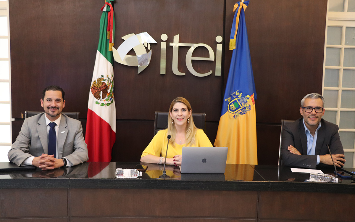 El pleno del ITEI, La Comisionada Presidenta Olga Navarro Benavides y los comisionados ciudadanos Salvador Romero Espinosa y Pedro Antonio Rosas Hernández.